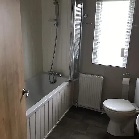8 Birth On Cayton Bay Apartment *