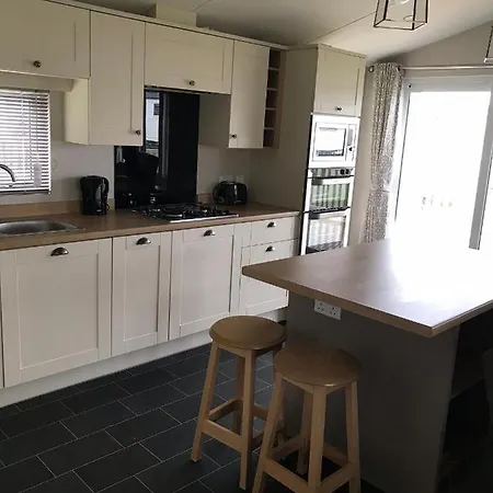 8 Birth On Cayton Bay *