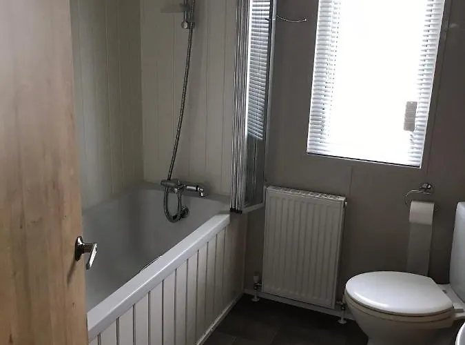 8 Birth On Cayton Bay Apartament *