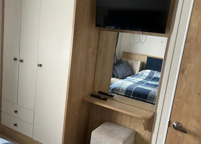 8 Birth On Cayton Bay Apartament